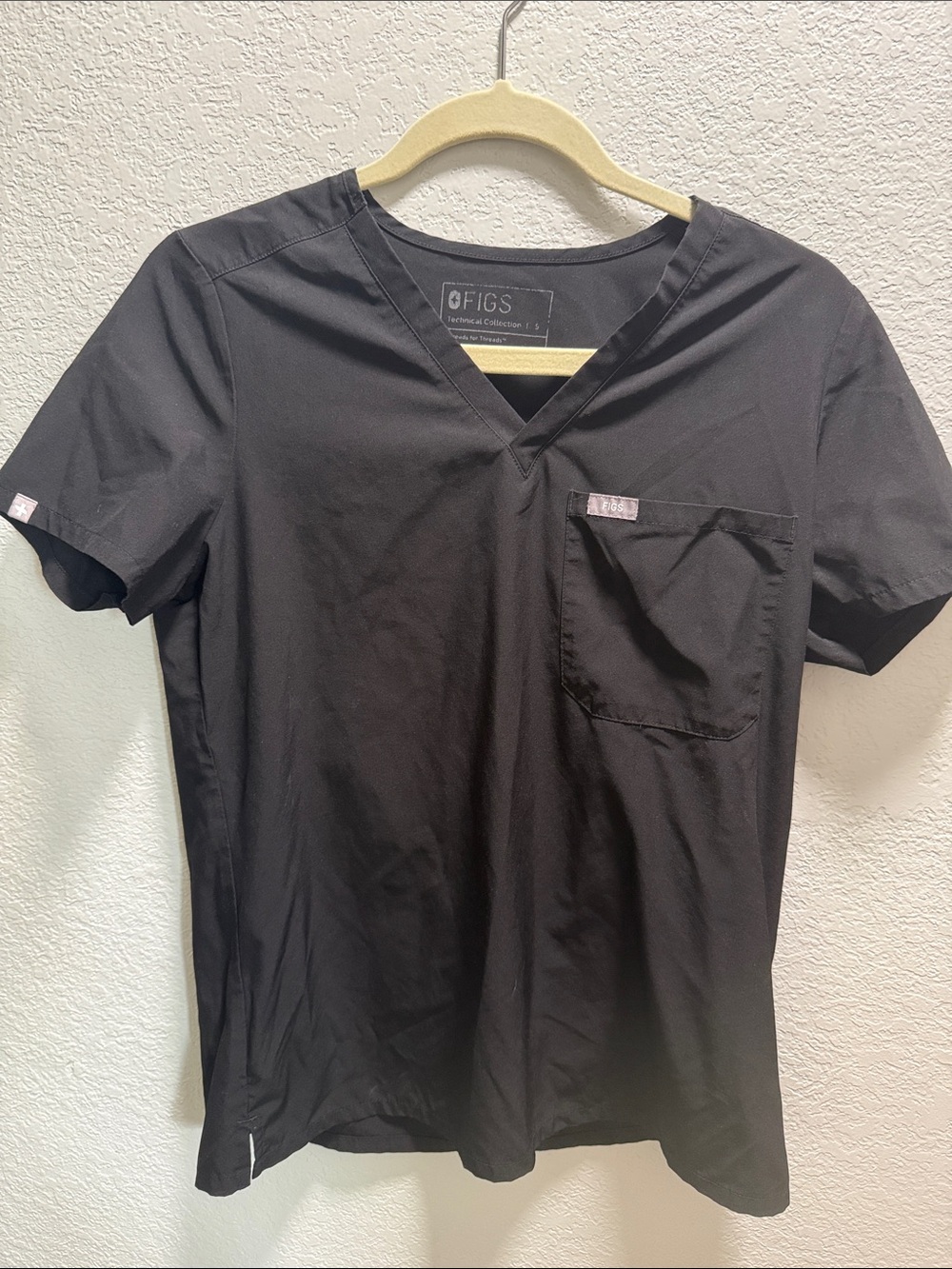 Figs Women’s FreeX Black V-Neck Scrub Top